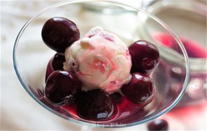 Cerezas Escabechadas, Y Helado De Nata Con Cerezas Escabechadas 
