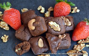 Mini Brownies De Chocolate Negro Con Frutos Secos
