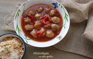 Albóndigas En Salsa Agridulce Con Arroz De Cacahuetes
