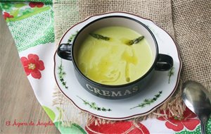 Crema De Espárragos Verdes Y Albahaca
