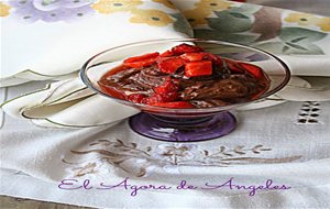 Copa De Fresas Con Crema De Chocolate Y Yogur
