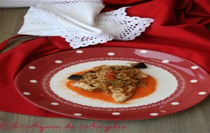 Solomillos De Pollo Con Fideos Orientales , Verduras Y Gazpacho
