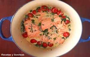 Salmon En Salsa Con Espinacas Y Parmesano
