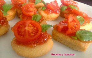 Galletitas De Queso Parmesano Con Tomate Y Albahaca
