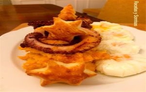 Pulpo Sobre Una Permentier De Patata Y Boniato Y Huevos Poche