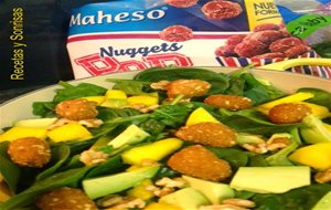 Ensalada De Brotes De Espinacas, Pop Nuggets, Mango, Aguacates Y Nueces
