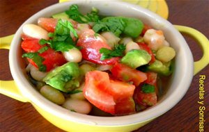 Alubias Pochas Con Aguacate Y Cilantro
