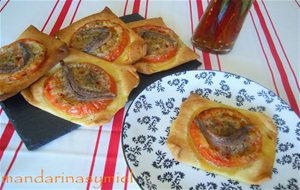 Tartaletas De Tomate Con Anchoas Y Tomillo.
