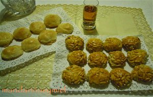 Panellets De Piñones, Coco, Azúcar Y Mandarina Confitada.
