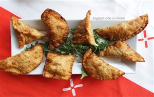 Empanadillas Rellenas De Chipirones De Lata 
