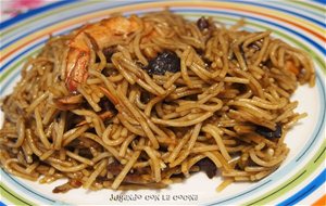 Fideos Con Lata De Calamares En Su Tinta, Gambas Y Langostinos. Ideal Novatos
