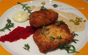 Merluza Rebozada En Panko Con Huevas Rojas De Mujol  Y Mayonesas De Guindilla Y Wasabi
