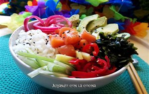 Poke Bowl De Salmón Marinado Y Algas 
