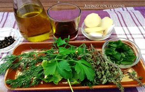 Salsa Verde Con Hierbas Aromáticas Y Especias
