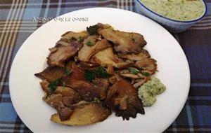 Salteado De Setas Con Salsa De Avellanas Inspirado En Juan Altamiras
