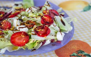 Ensalada De Fresas En Su Jugo Y Kikos
