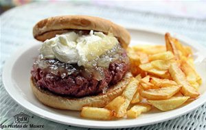 Hamburguesa Con Queso Philadelphia Y Cebolla Caramelizada
