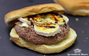 Hamburguesa De Ternera Con Foie Y Queso De Cabra
