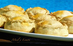 Empanadas Mallorquinas De Carne Y Guisantes (panades De Carn I Pèsols)
