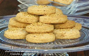 Polvorones De Almendra, Canela Y Ajonjolí
