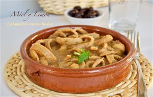 Calamares Encebollados Con Salsa De Galletas María
