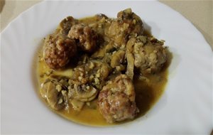 Albóndigas En Salsa De Almendras
