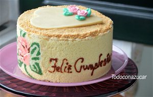 Tarta De Cumpleaños De Turrón, Pralín Y Mazapán
