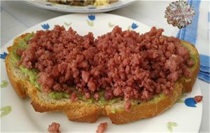 Tosta De Salchichón De Málaga Con Crema De Aguacate De La Axarquía Malagueña.
