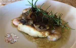 Pescado Con Boletus Y Gambas.
