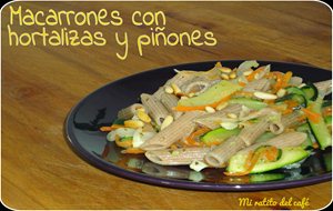 Macarrones Con Hortalizas Y Piñones
