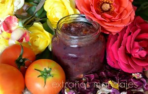 Mermelada De Tomate Y Pétalos De Rosas
