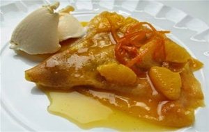 Creps De Manzana Con Naranja Caramelizada Y Helado De Vainilla
