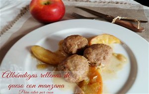 Albóndigas Rellenas De Queso Con Manzana
