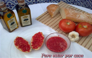 Tosta De Pan Con Tomate Y Aceites Oliva Oro
