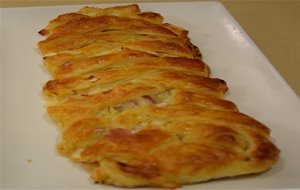 Trenza De Hojaldre Con Puerros Jamon Y Queso Mahon
