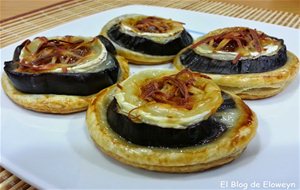 Pilonas De Berenjenas Y Queso Con Cebolla Caramelizada
