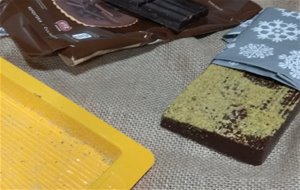 Turrón De Chocolate Negro, Pistacho Y Cayena

