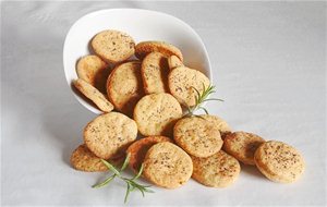 Galletas Saladas De Queso Y Hierbas Aromáticas
