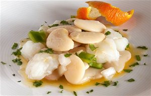 Ensalada Tibia De Judiones De La Granja Y Bacalao Con Vinagreta De Mandarina
