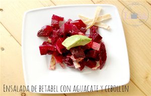 Ensalada De Betabel Con Aguacate Y Cebollín
