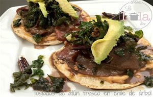 Tostadas De Atún Con Chile De Árbol Y Crujiente De Espinacas
