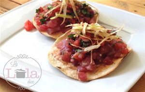 Tostadas De Atún Fresco Con Salsa Bandera
