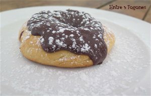 Donuts Rústicos Al Horno Con Cobertura De Chocolate Con Leche