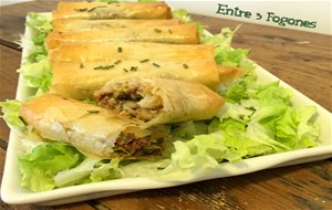 Rollitos De Pasta Brick Rellenos De Calabacín Y Sardinas Con Tomates Marinados