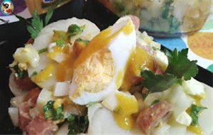 Ensalada Con Salchichas Alemanas