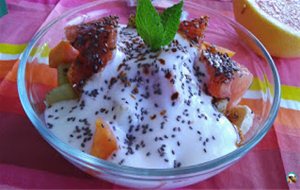 Fruta Con Café Y Yogurt