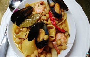 Guiso De Mariscos Con Garbanzos
