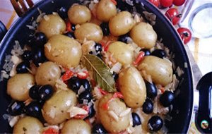 Patatas Salteadas Con Olivas Negras
