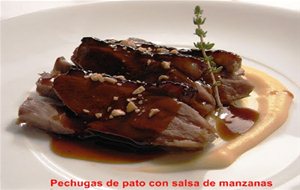 Pechugas De Pato Con Salsa De Manzanas
