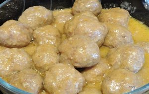 Albóndigas Con Salsa De Almendras 
